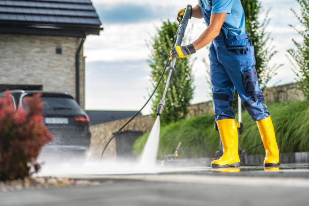 Why Choose Our Certified Pressure Washing Experts for Your Project Needs in De Soto, IL?